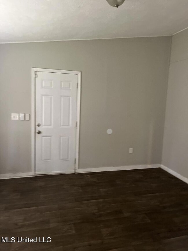 3253 Ridgeland Dr - entry