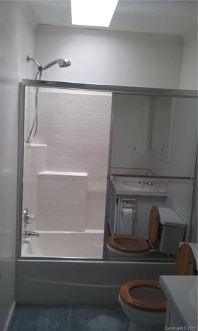 2nd  full bath with sky light