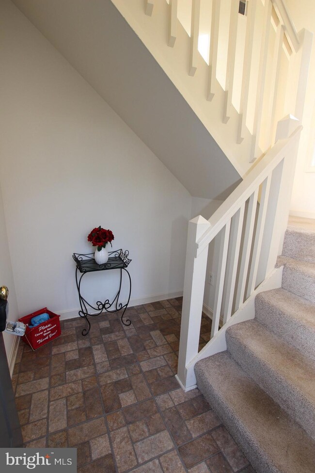 9957 Oakton Terrace Rd, Oakton, VA 22124 - photo 2