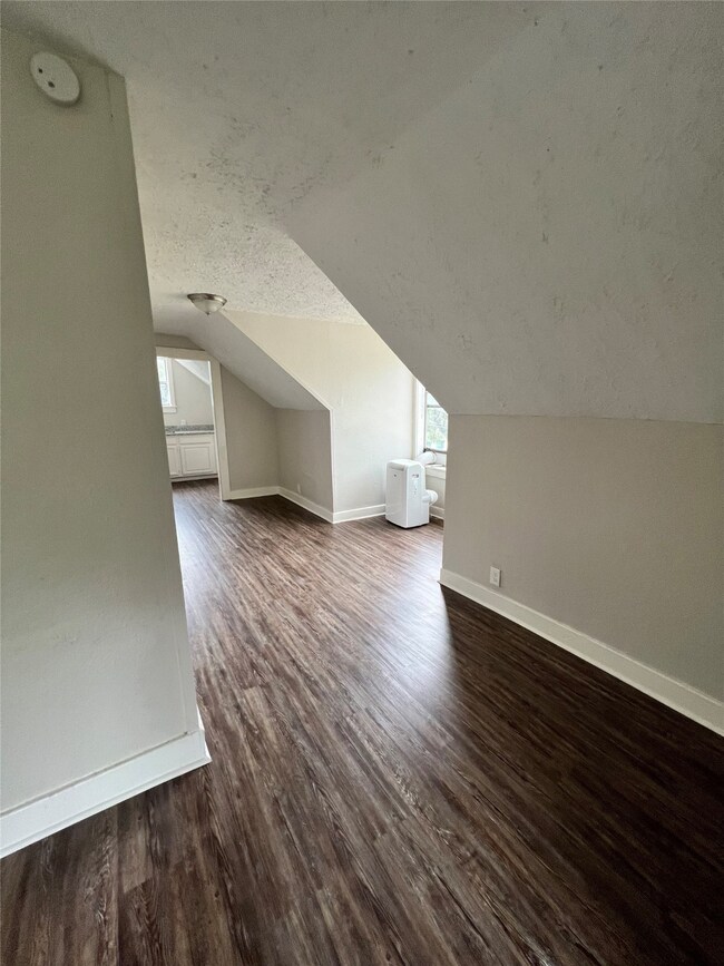 4518 Los Angeles St unit 2, Houston, TX 77026 - photo 6