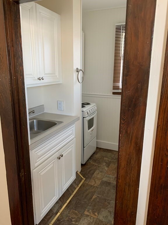 7 Abbott St unit 3, Wellesley, MA 02482 - photo 4