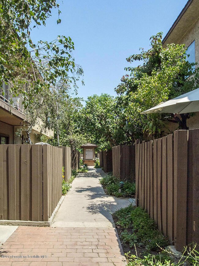 Sherman Way 15031, Unit A 003-mls