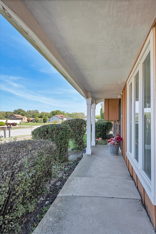 3257 Magnolia Dr, Markham, IL 60428 - photo 2