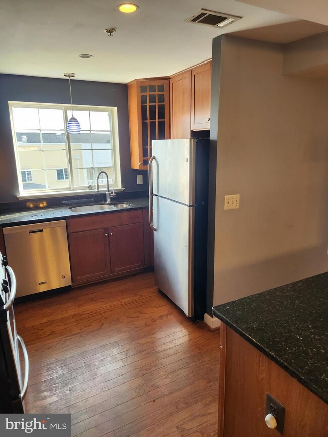 4121 S Four Mile Run Dr unit 303, Arlington, VA 22204 - photo 4