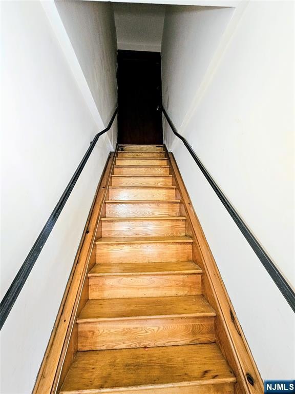 72 Front St unit 2nd floor, North Arlington, NJ 07031 - photo 3