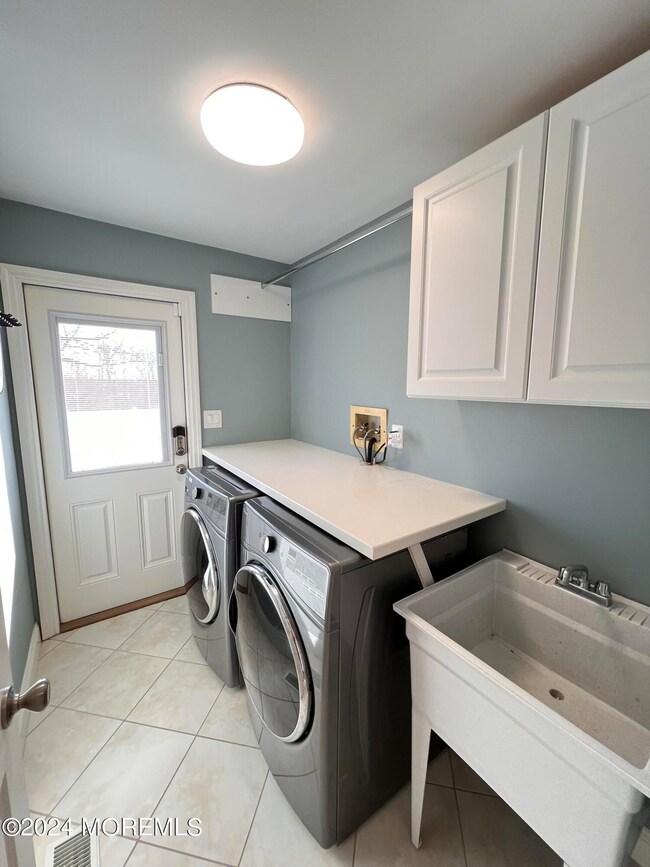 5 Oakcrest Ct, Holmdel, NJ 07733 - photo 4