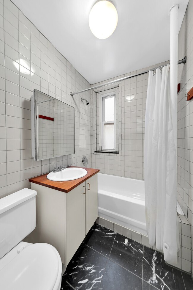 261 W 22nd St unit 11, New York, NY 10011 - photo 4