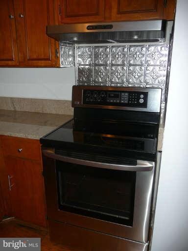 8327 Kingsgate Rd unit 522, Springfield, VA 22152 - photo 5