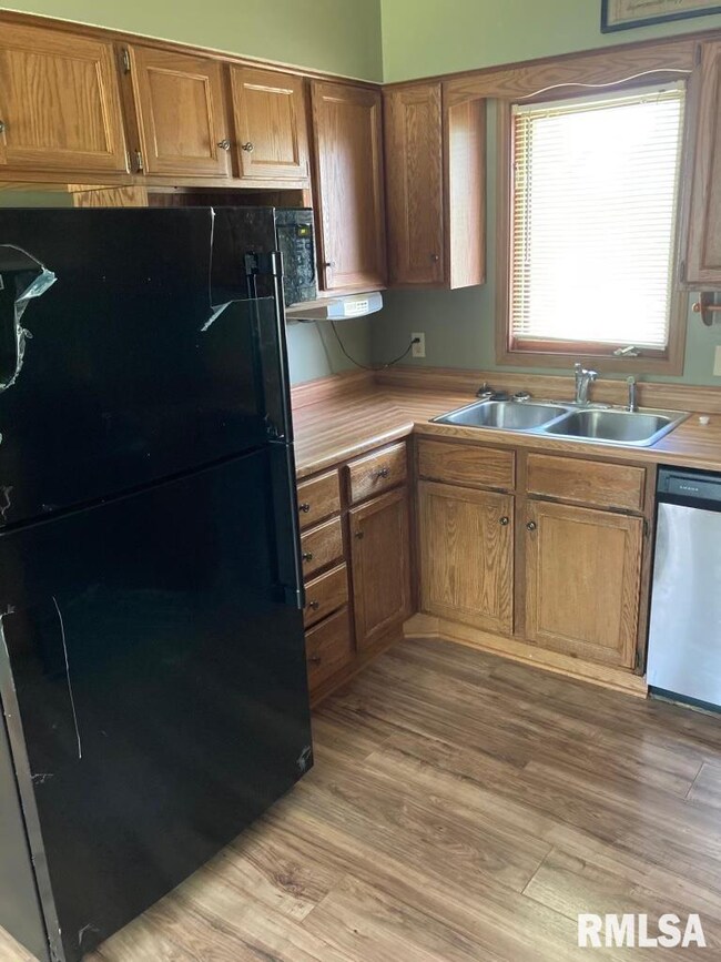 1346 W 48th St, Davenport, IA 52806 - photo 4