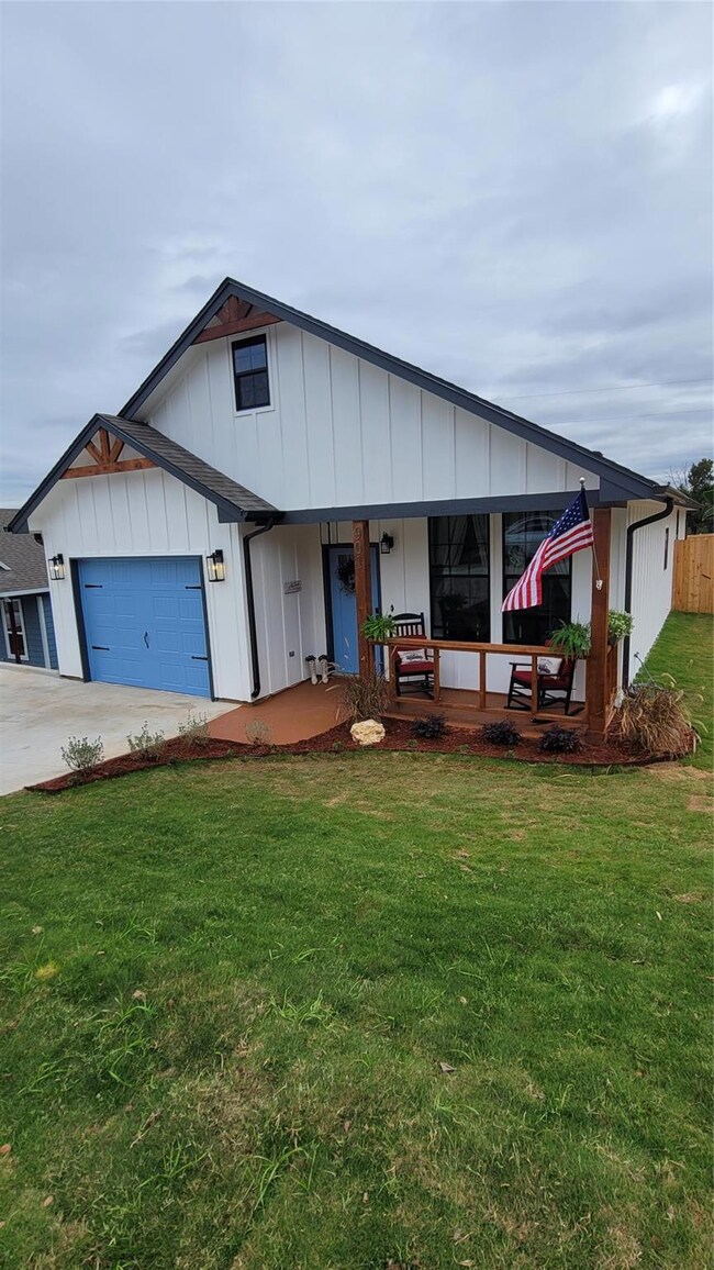 901 Pecos River Dr, Granbury, TX 76048 - photo 2