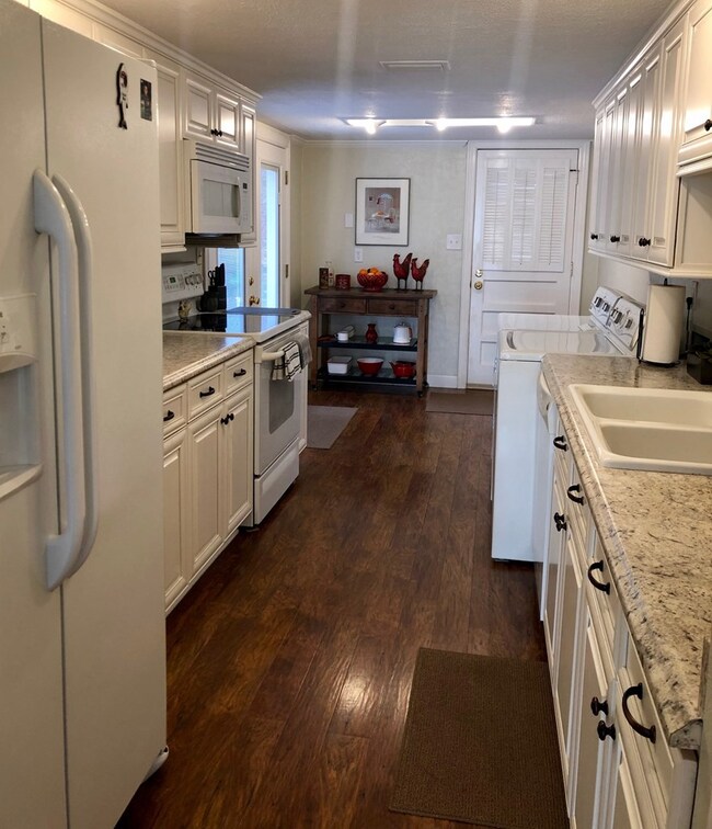 812 S Broad St unit 6, Thomasville, GA 31792 - photo 6