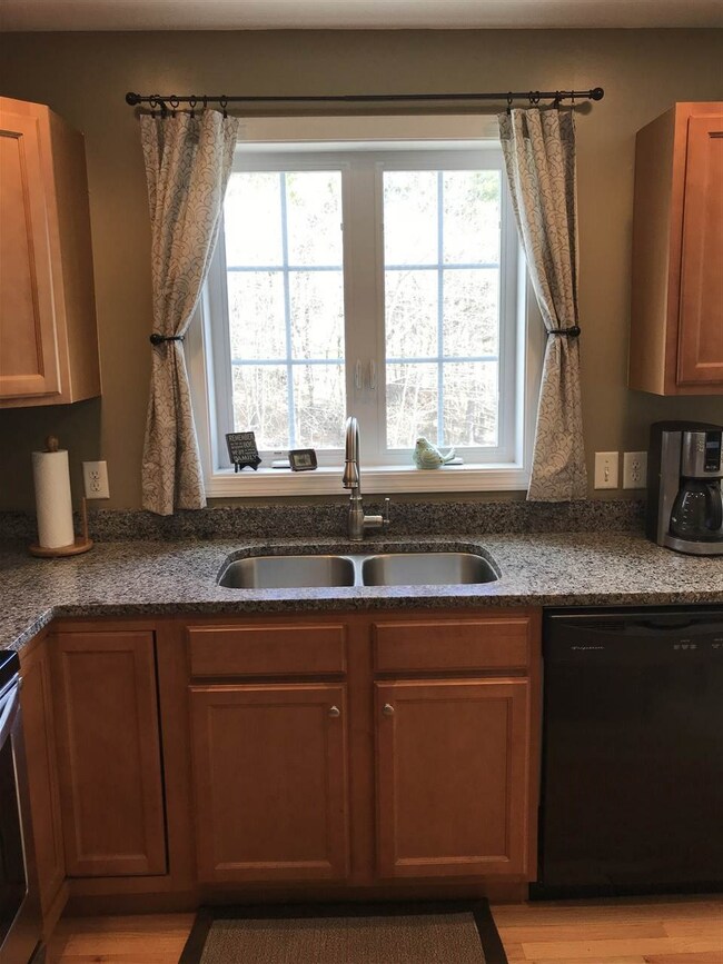 32 Townsend Dr, Dover, NH 03820 - photo 4