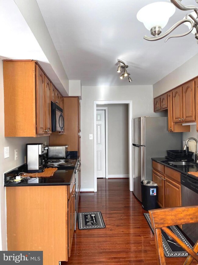 3332 Spring Ln unit C-20, Baileys Crossroads, VA 22041 - photo 6