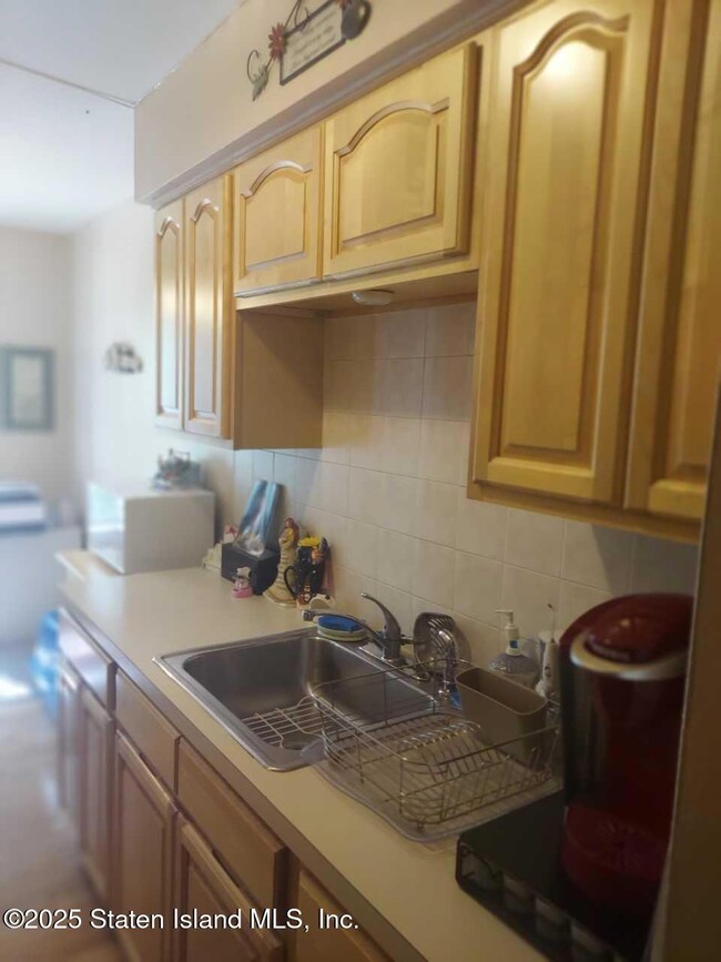 Armstrong Gardens unit D2, Staten Island, NY 10308 - photo 4