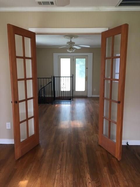 Master looking into 2nd story living