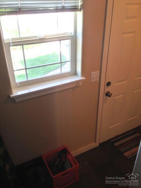 21031 Carl St, Bend, OR 97701 - photo 2