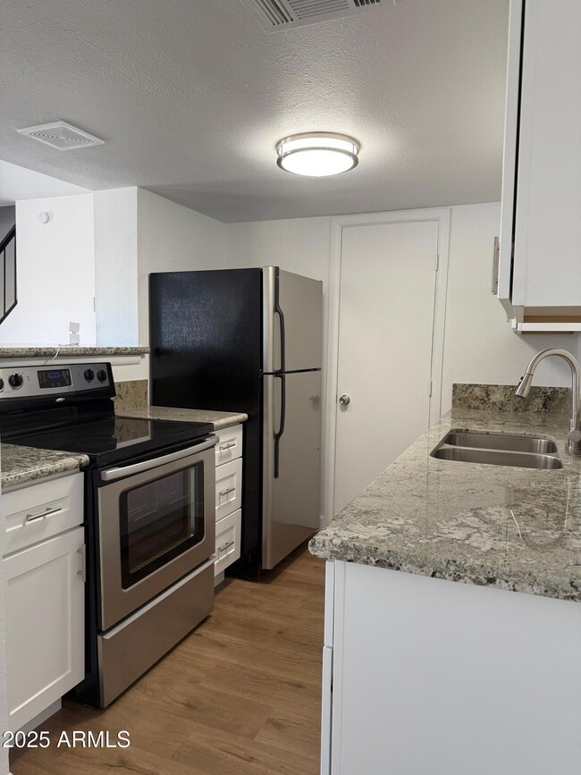 4041 S 44th Way, Phoenix, AZ 85040 - photo 7