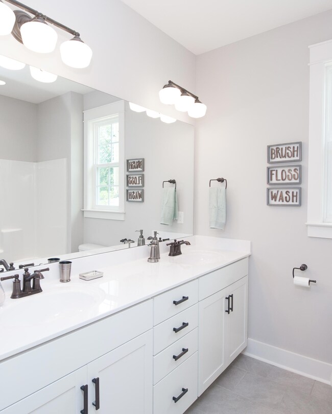 690 Yellow Leaf Ln, Summerville, SC 29486 - photo 2