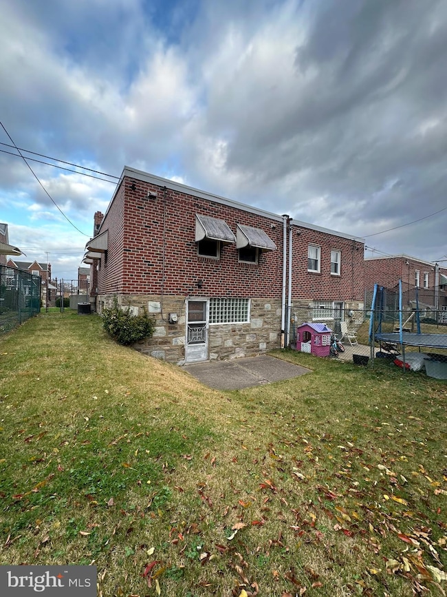 2524 Vista St, Philadelphia, PA 19152 - photo 4