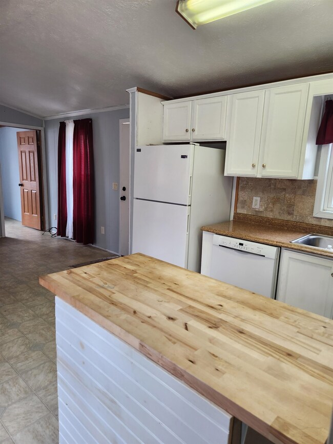 106 Lat Ln, Swanzey, NH 03446 - photo 6