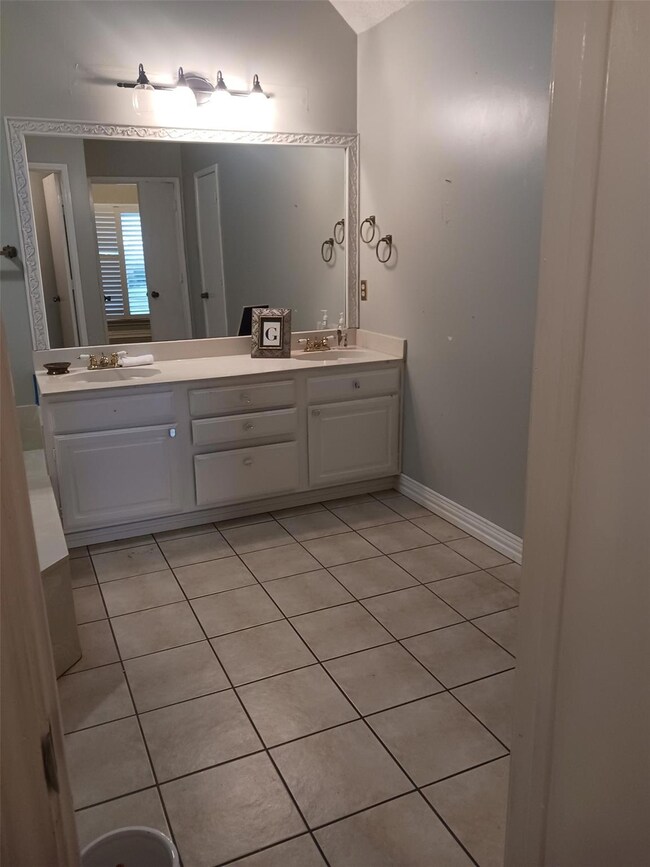 1517 Autumn Chase Square, Bedford, TX 76022 - photo 5