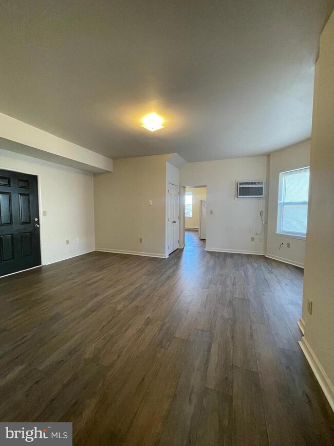 255 S Potomac St unit 2, Hagerstown, MD 21740 - photo 2