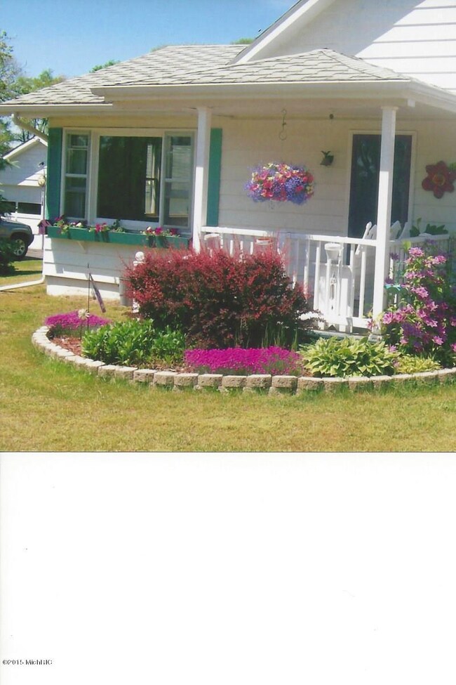 2612 Boyer Rd front and porch