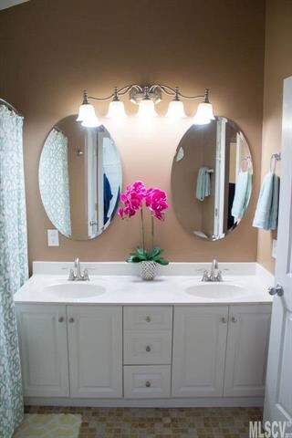 736 N Oakwood Dr, Statesville, NC 28677 - photo 3