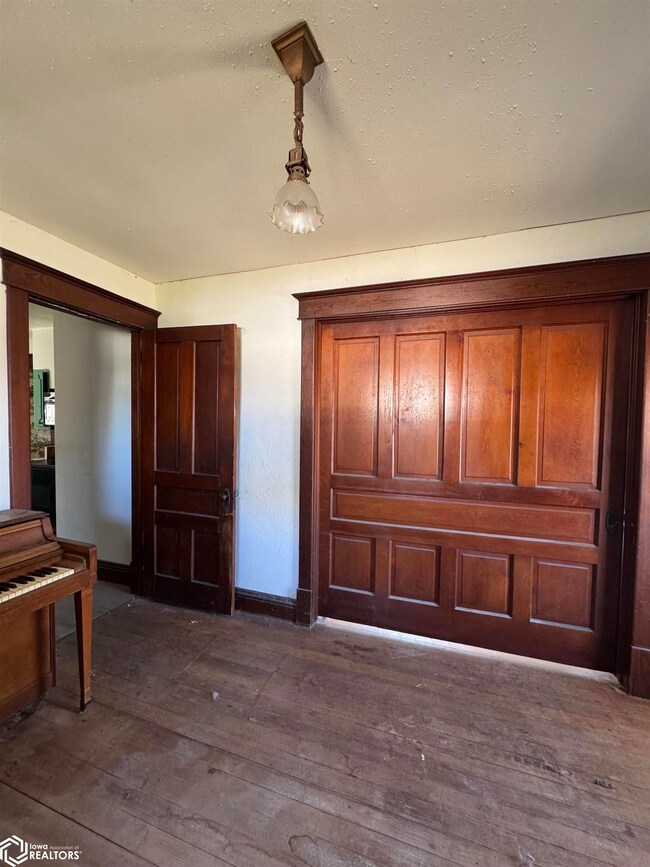 411 N Johnson St, Corydon, IA 50060 - photo 2