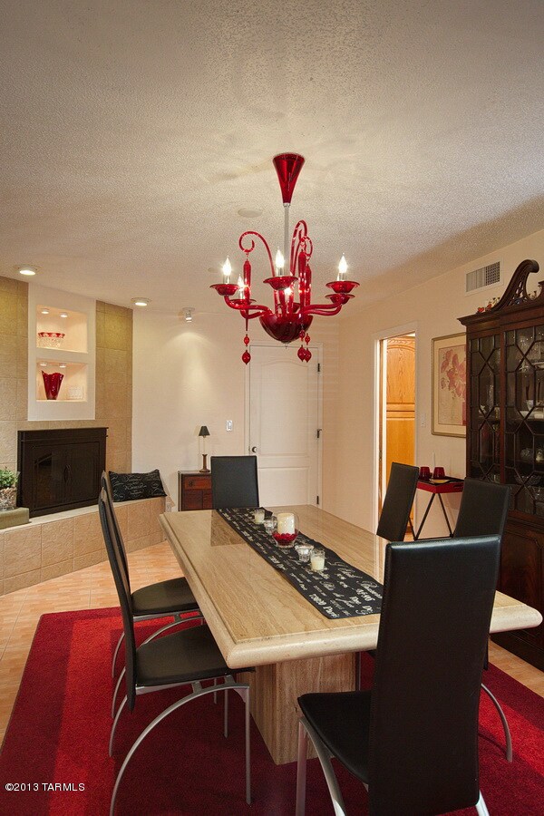 Large Dining Area w. Fireplace