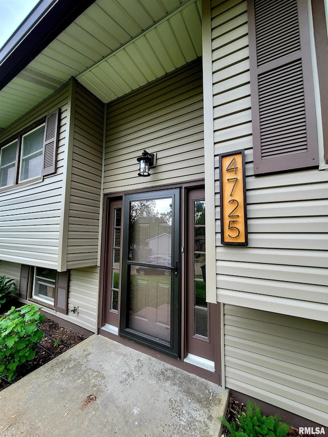 4725 N Harrison St, Davenport, IA 52806 - photo 2