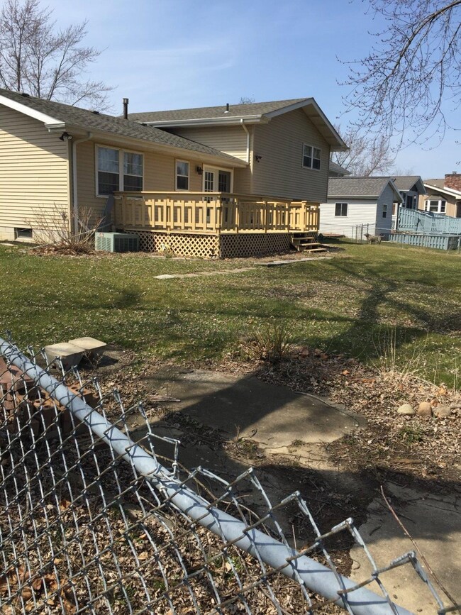 1402 Brandywine Rd, Crown Point, IN 46307 - photo 2