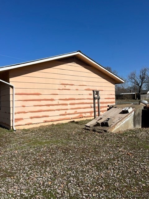 Right Side W/ Shelter