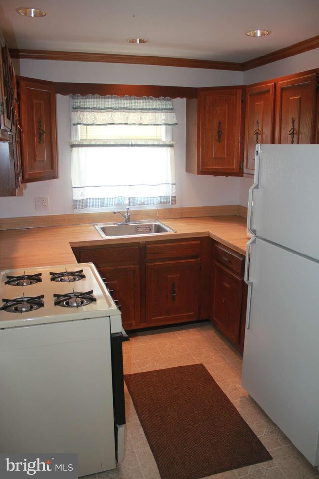 9247 Whiskey Bottom Rd, Laurel, MD 20723 - photo 6