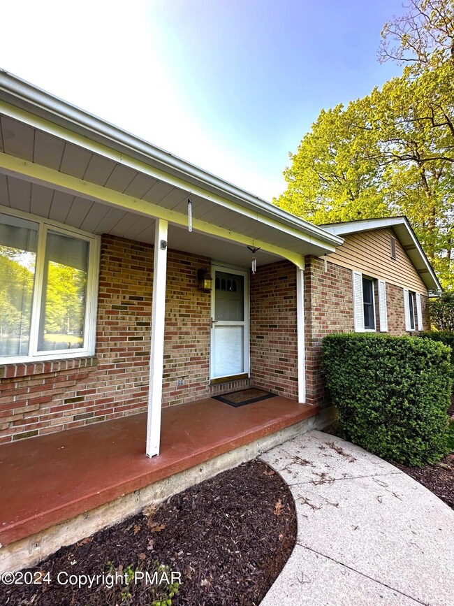 159 Skyview Cir, Sciota, PA 18354 - photo 3