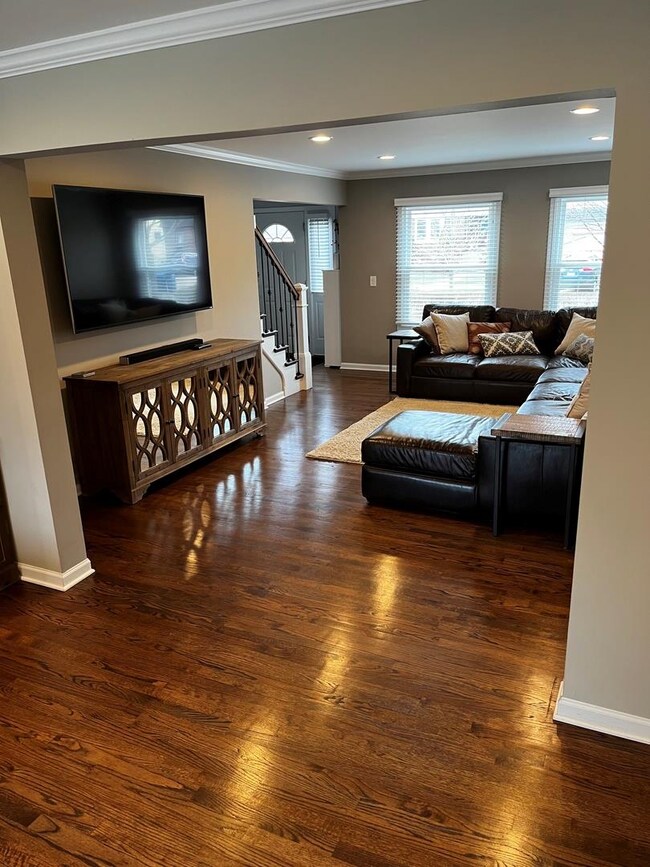 976 Greenview Ave, Des Plaines, IL 60016 - photo 7