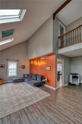 Souring ceilings and warm colors make this home fe