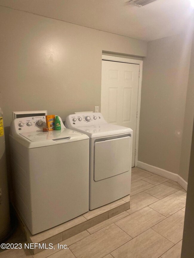 6745 Wurn Park Ct, Jacksonville, FL 32216 - photo 4