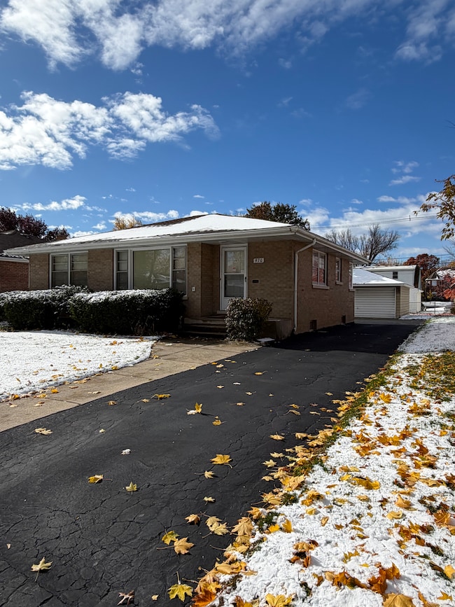 970 S Saylor Ave, Elmhurst, IL 60126 - photo 2