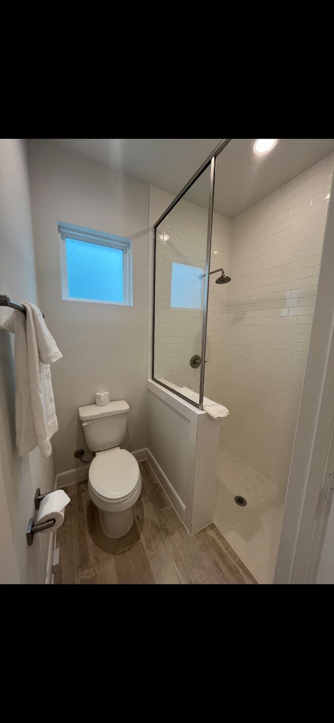 2802 Grand Fountains Dr unit E, Houston, TX 77054 - photo 2