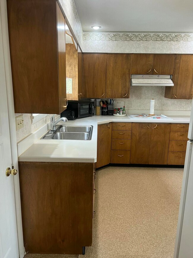 1105 Center Dr, Havre, MT 59501 - photo 4