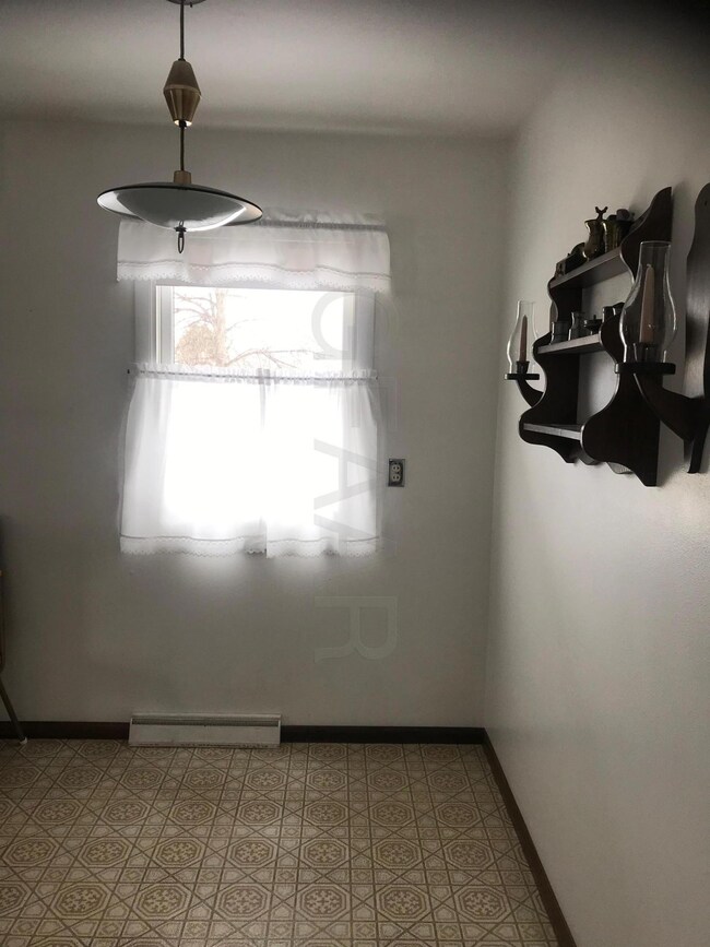 1606 S 16th St, Grand Forks, ND 58201 - photo 3