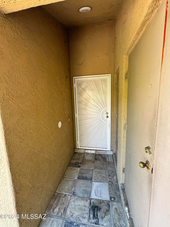 1205 E Greenlee Rd unit 8, Tucson, AZ 85719 - photo 2