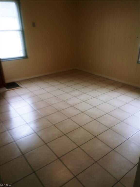 99 Center St unit 3, Struthers, OH 44471 - photo 4