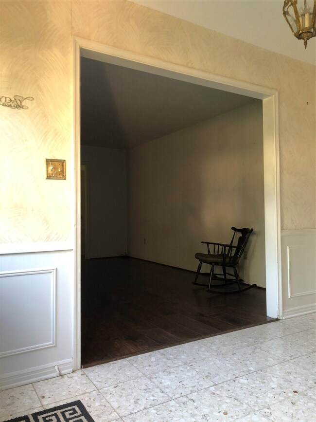 5054 Bayou Vista Dr, Houston, TX 77091 - photo 2