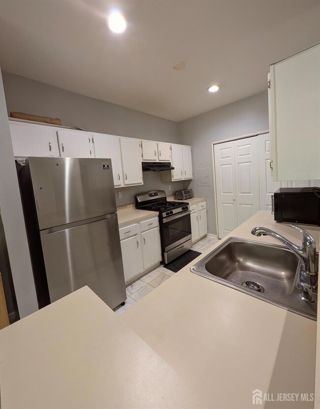 6071 Cedar Ct unit 6071, Monmouth Junction, NJ 08852 - photo 4