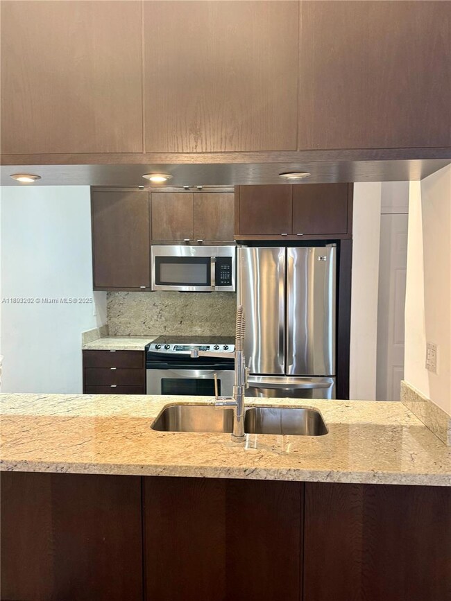 Brickell Key Two Condo unit 522, Miami, FL 33131 - photo 5