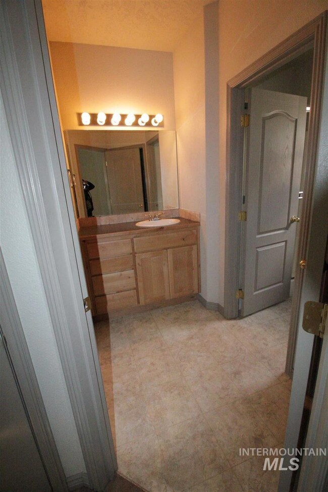 1001 S Diamond St, Nampa, ID 83686 - photo 7