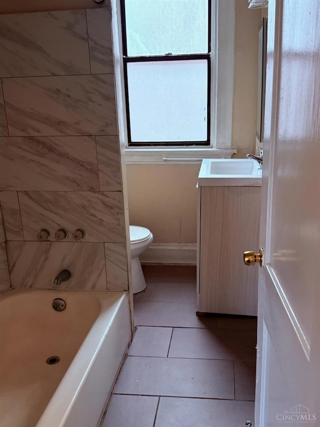 567 Stewart Place, Cincinnati, OH 45229 - photo 3