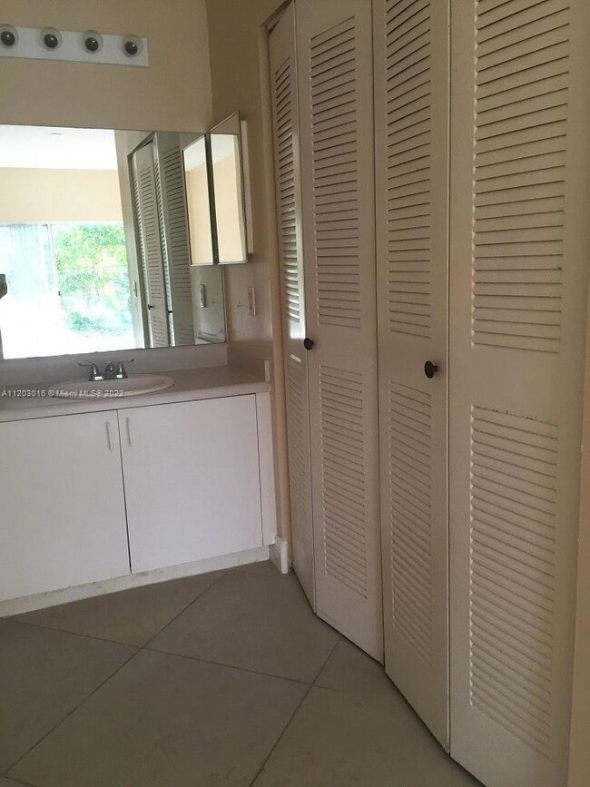 unlisted-address, Davie, FL 33314 - photo 7